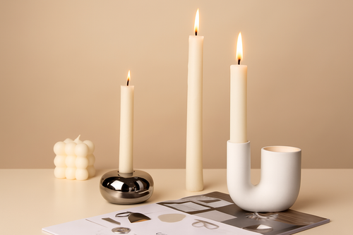 Elegant silvrig ljusstake – tidlös design för alla tillfällen