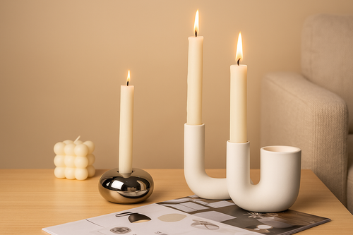 Elegant silvrig ljusstake – tidlös design för alla tillfällen