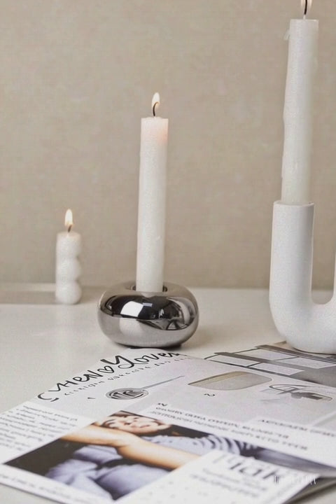 Elegant silvrig ljusstake – tidlös design för alla tillfällen